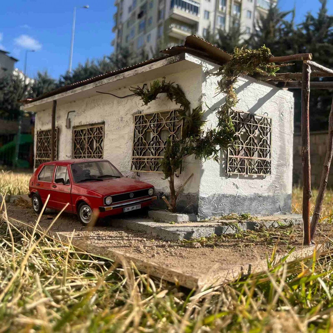 Zamanın İçinde Kalan Bir Ev...