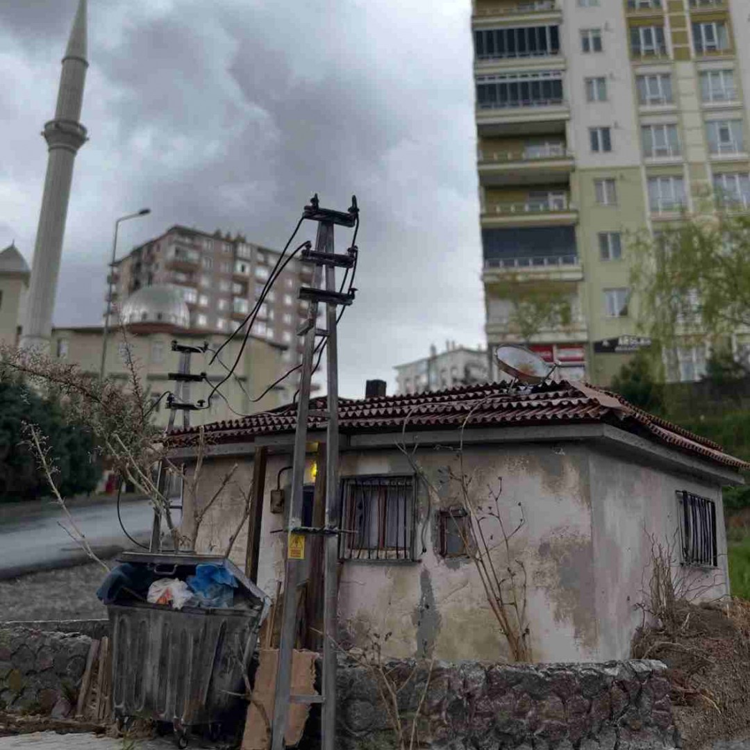 Işığı Sönmeyen Ev